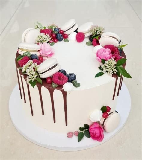 Ozdobená narodeninová torta
