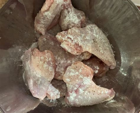 Zloženie na prípravu kuracích krídeliek s práškom do pečiva