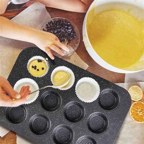 Ilustrácia rôznych typov foriem na pečenie muffinov