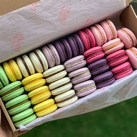 farebné makrónky v candy bare