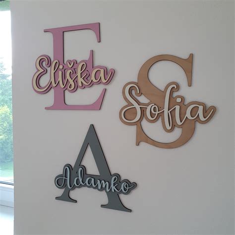 Drevené mená a iniciálky ako dekorácia do interiéru