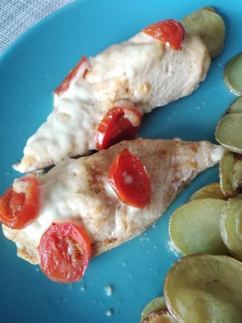 Talianske kuracie rezne s mozzarellou a paradajkami