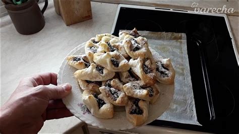 Hotové koláčiky z lístkového cesta s lekvárom