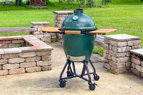 Big Green Egg pec pripravená na pečenie