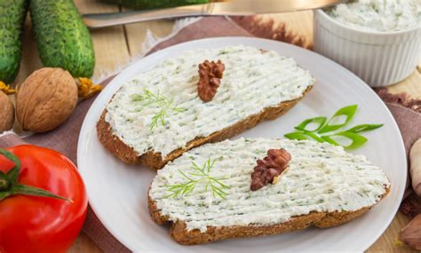 Cottage cheese s čerstvým ovocím a zeleninou