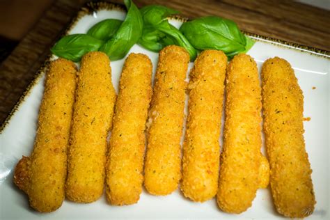 Mozzarelové tyčinky