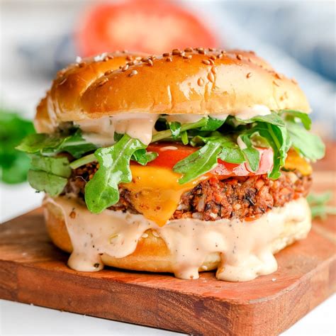 Hotový veggie burger s prílohami
