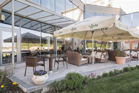 Letná terasa reštaurácie Sladkovičova