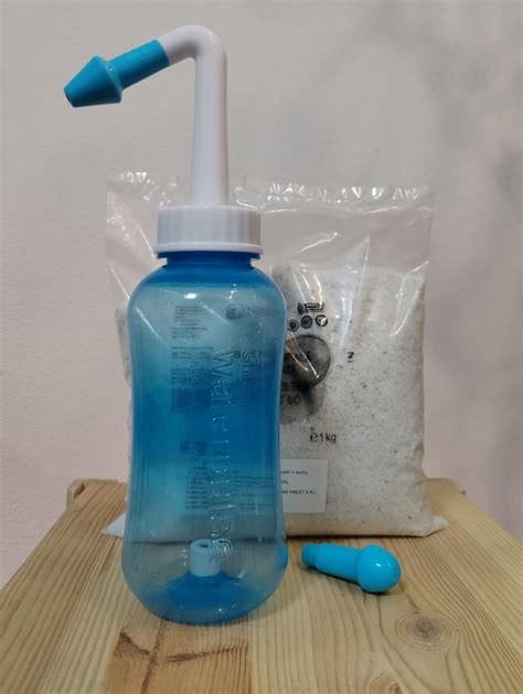 Nádoba na výplach nosa s pripraveným soľným roztokom