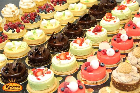 Ilustračná fotografia tvarovania torty do auta