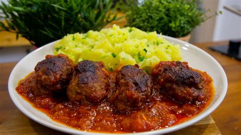 Mäsové guľky s paradajkovou omáčkou