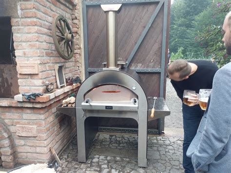 Tradičná murovaná pec na pizzu