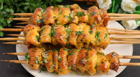 Infografika s kľúčovými ingredienciami pre kuracie špízy