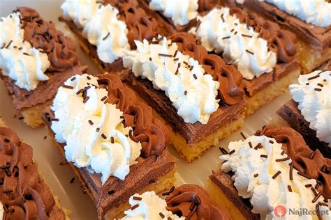 Ukážka torty zdobenej parížskou šľahačkou