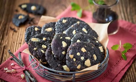 čierne sušienky s bielou čokoládou