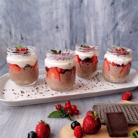 Ilustračná fotka jahodového cheesecaku v pohári