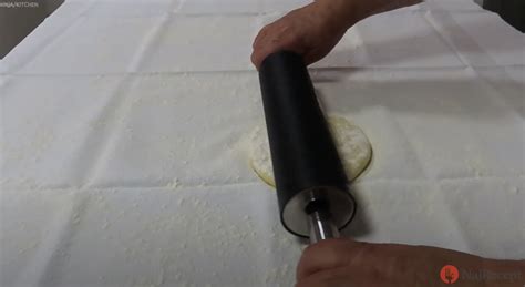 Proces naťahovania cesta na štrúdľu