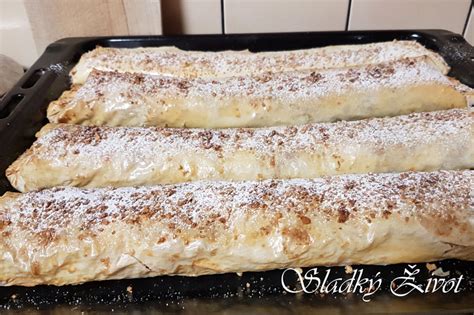 Hotová domáca jablkovo-orechová štrúdľa