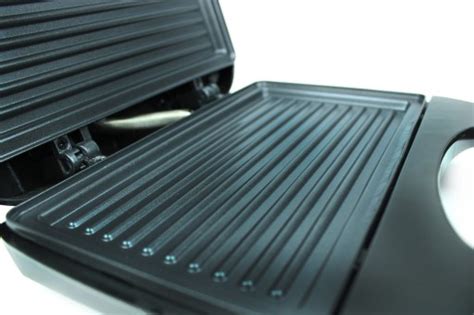 Ilustrácia kontaktného grilu na panini