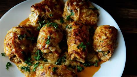 Zapečené kuracie závitky so smotanovou omáčkou a syrom