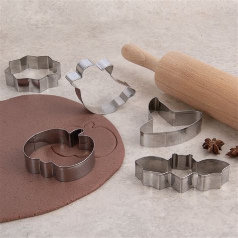 Detail rôznych tvarov vykrajovačiek