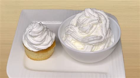 Čerstvá domáca kokosová šľahačka