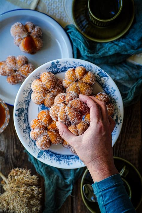 Schéma mechanizmu otvárania a zatvárania šišky v závislosti od vlhkosti