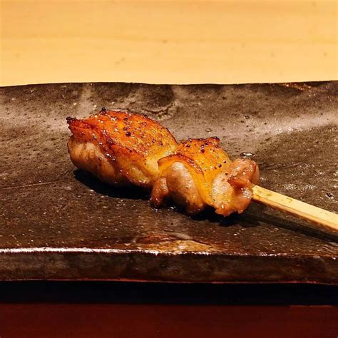 Obrázok hotových yakitori špízov