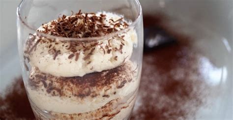 Vrstvené tiramisu v pohároch