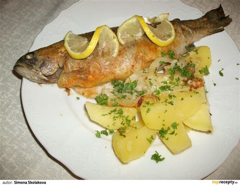 Pečený pstruh na tanieri
