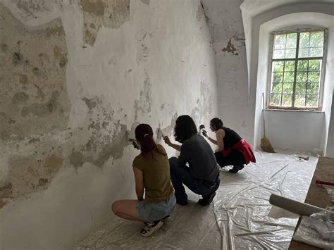 Študenti pekárstva pri práci