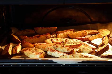 Schéma vzniku akrylamidu pri pečení zemiakov