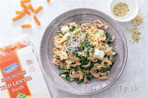 Hotové cestoviny s kozím syrom a špenátom