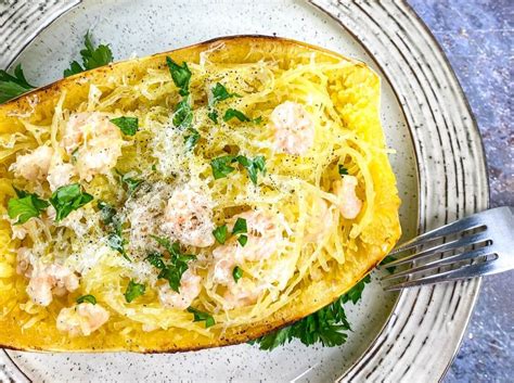 Špagetová tekvica s krevetami a petržlenovou vňaťou