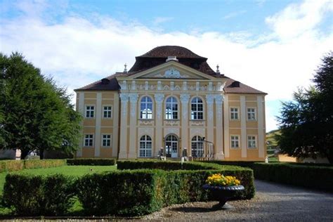 Obrázok klenoveckého syrca s typickou ornamentikou