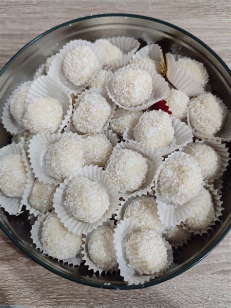 Ingrediencie na výrobu vegánskych Raffaello guličiek