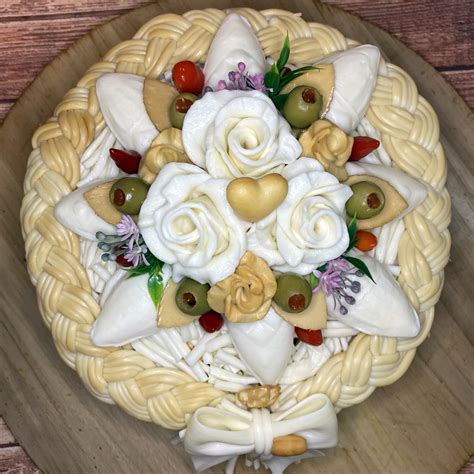 Syrová torta v tvare klobúka