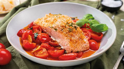 Pečený losos s paradajkami a fazuľkami