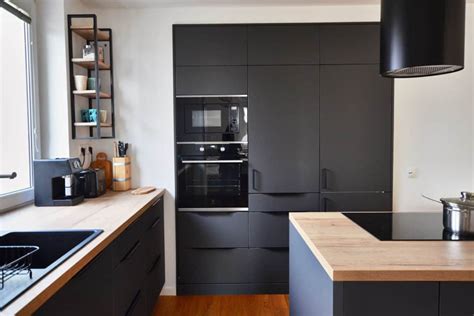 historická čierna kuchyňa