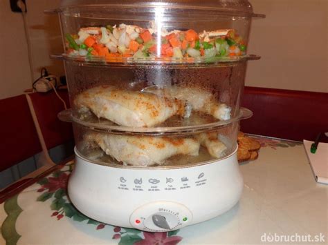 Ilustrácia rôznych jedál pripravených v parnom hrnci