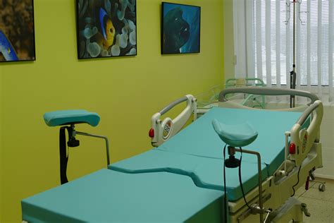 Ilustrácia pôrodnej stoličky a jej využitia