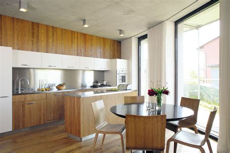 Kompilácia rôznych multifunkčných kuchynských zariadení