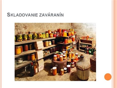 Tmavá a chladná špajza na skladovanie zaváranín