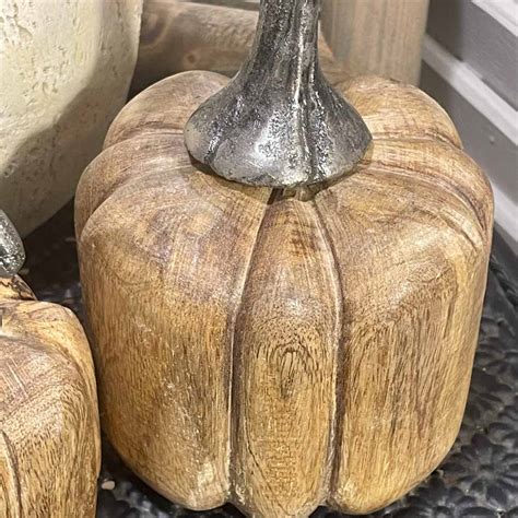 Drevená 3D tekvica pripravená na vyfarbenie