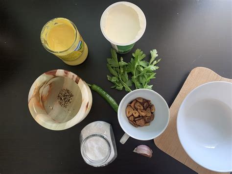 Ingrediencie na marinádu z kyslej smotany