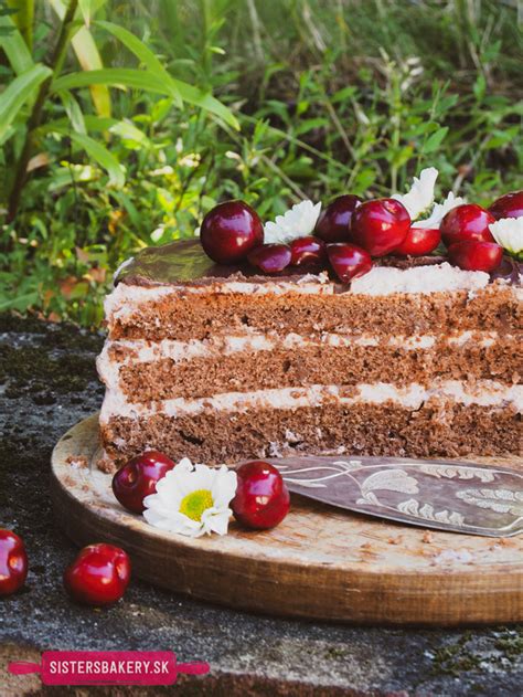 Servírovaná čerešňová torta