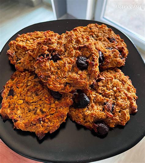 Koláž rôznych jedál z ovsených vločiek