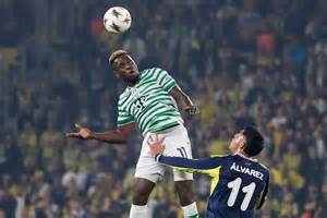 Detailná fotografia lignínových škvŕn na ošatke