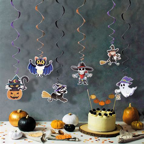 Collage rôznych papierových halloweenskych dekorácií