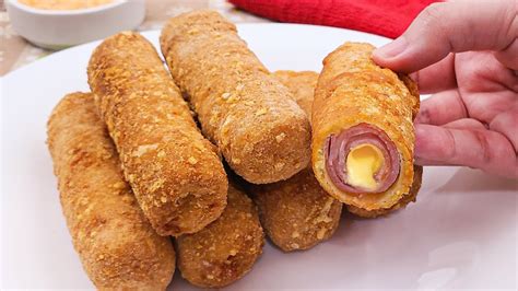 Šunkovo-syrové rolky pripravené na vyprážanie